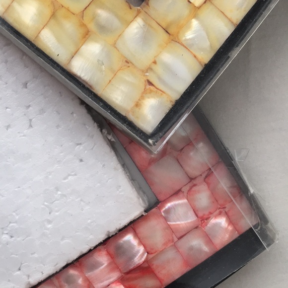 2 Pictures Frames - Picture 2 of 7